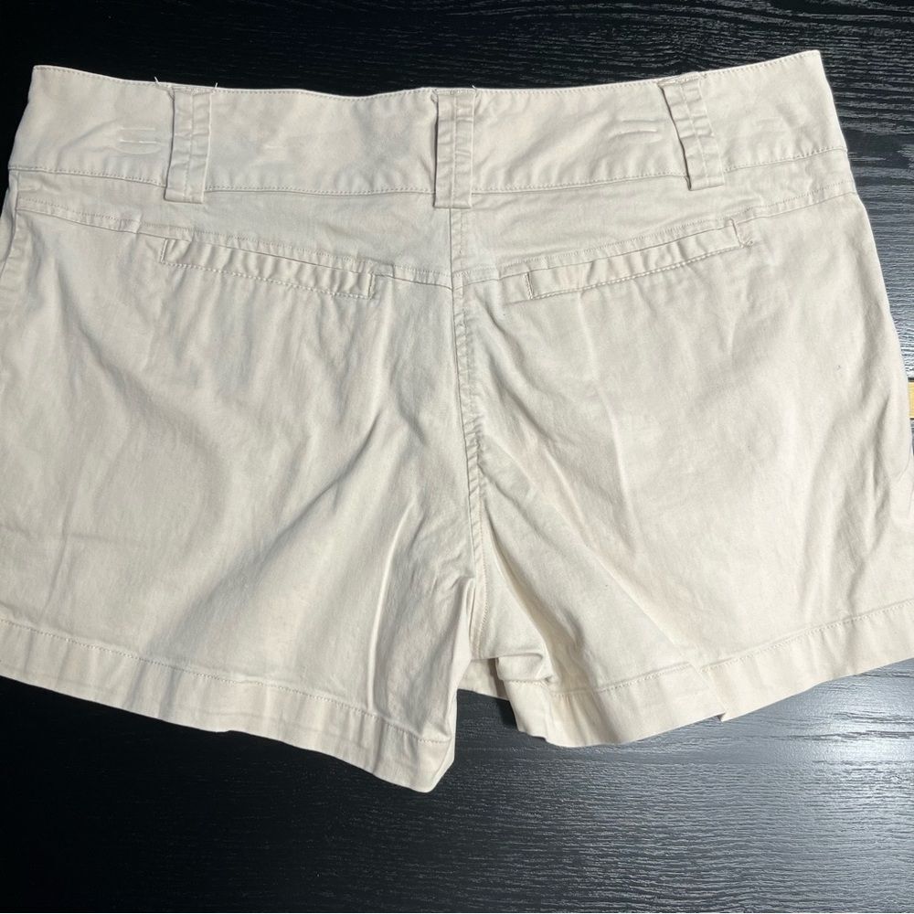 New York & Company Shorts Size 10 Khaki EUC - Picture 3 of 11